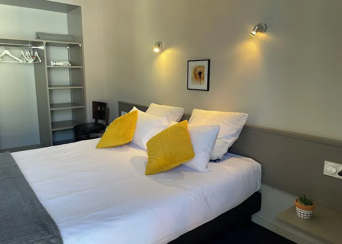 Logis Hôtel Castel de Mirambel Lourdes