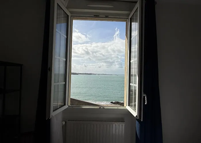 Hôtel La Porte Saint Pierre-Logis Hôtel Intra Muros RÉNOVÉ en 2026