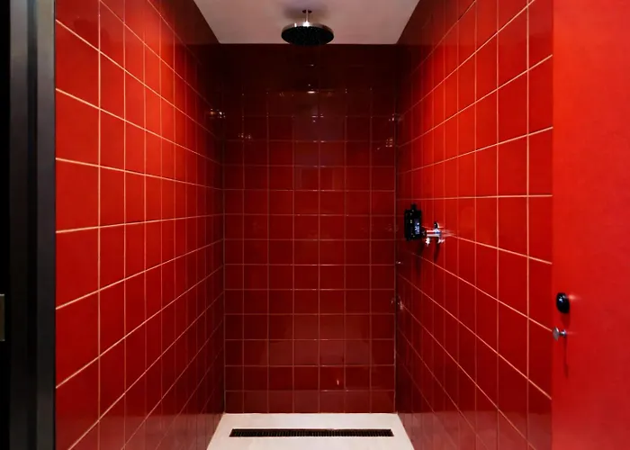 LATROUPE Prado Hostel Madrid