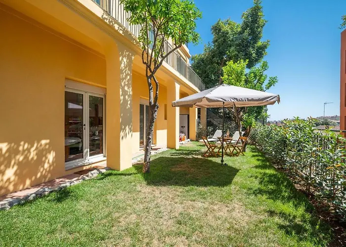 Villa Le Val dOr - Calme - Grand Jardin - Parking privé à Menton