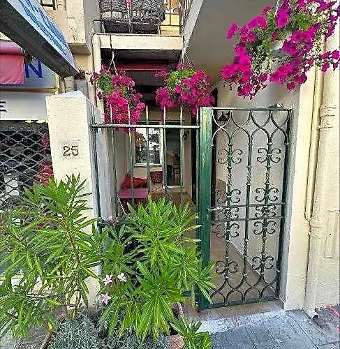 Auberge de jeunesse Crew Key West à Antibes