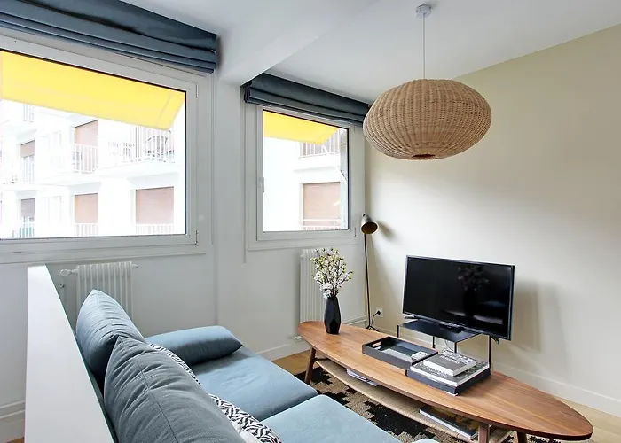 Pick a Flat's Apartment in Eiffel Tower - rue Boulevard de Grenelle Paris