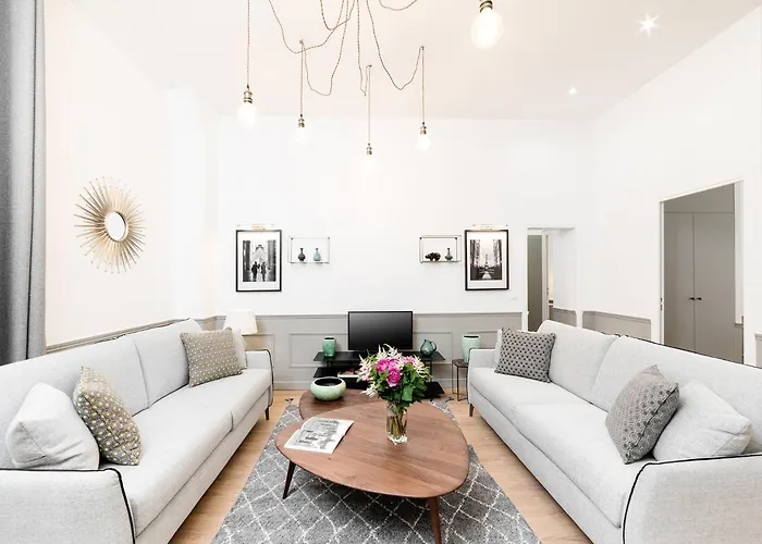 LivinParis - Luxury 3&4 Bedrooms Montmartre I