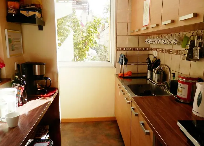 Barcelona Central Garden Hostal