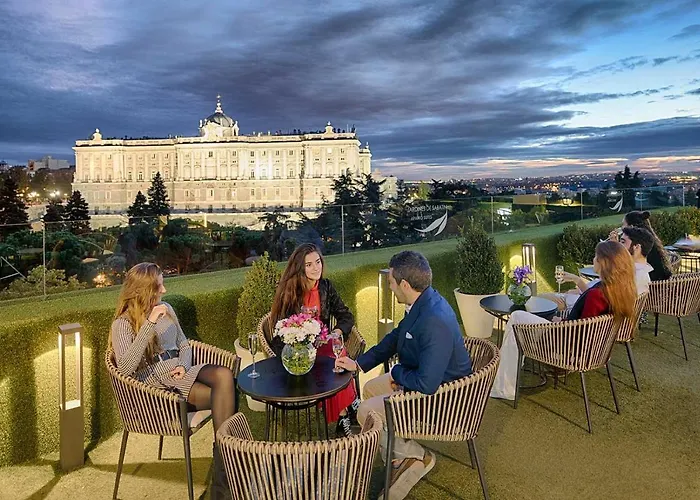 Apartosuites Jardines de Sabatini Madrid
